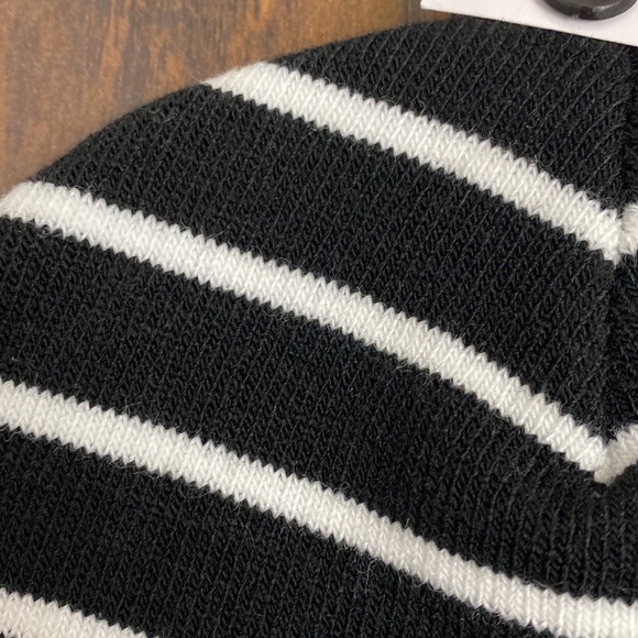 VANS BEANIE BRAND NEW - Picture 4 of 6